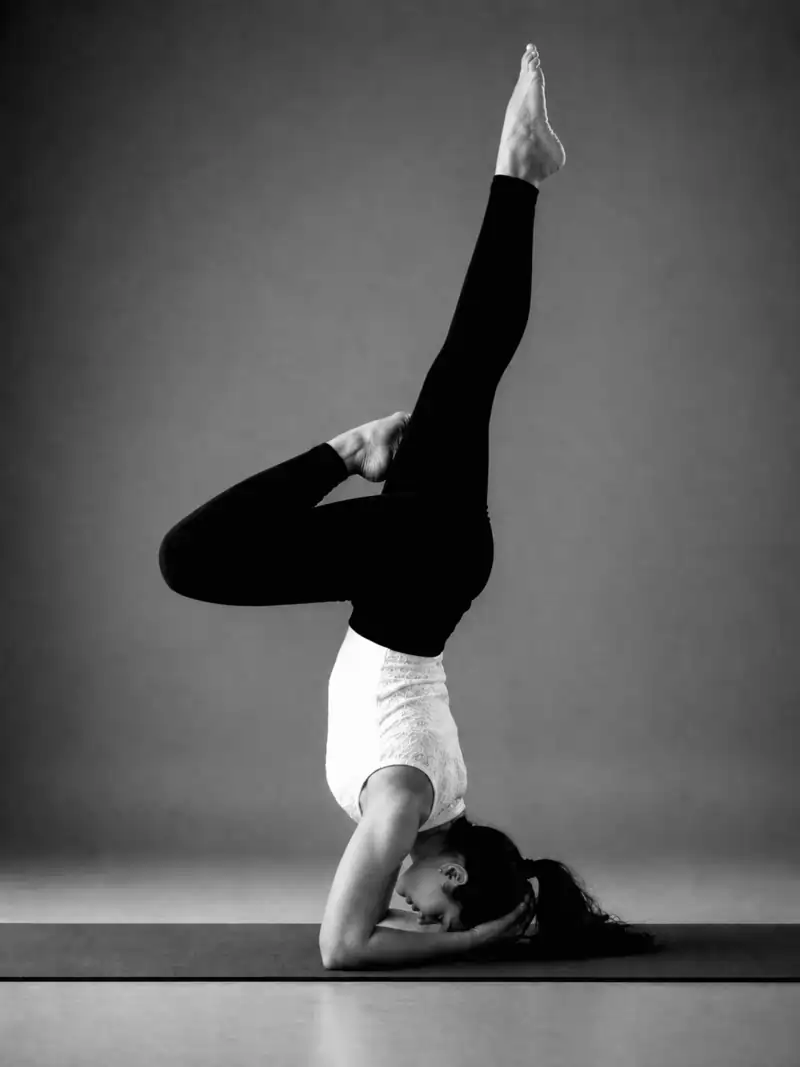 The Facial Flush: Utilizing 'Jalandhara Bandha' to Manually Brake the HPA-Axis and Stimulate Cervical Lymphatic Drainage